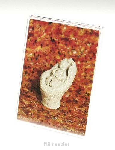 Standaard acryl  4.5x6 cm in Zijn hand