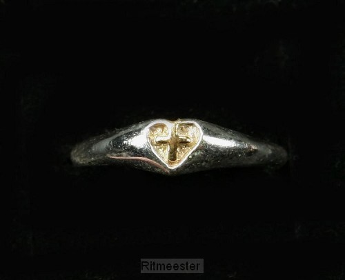 Ring zilver verg kruis in hart maat 18
