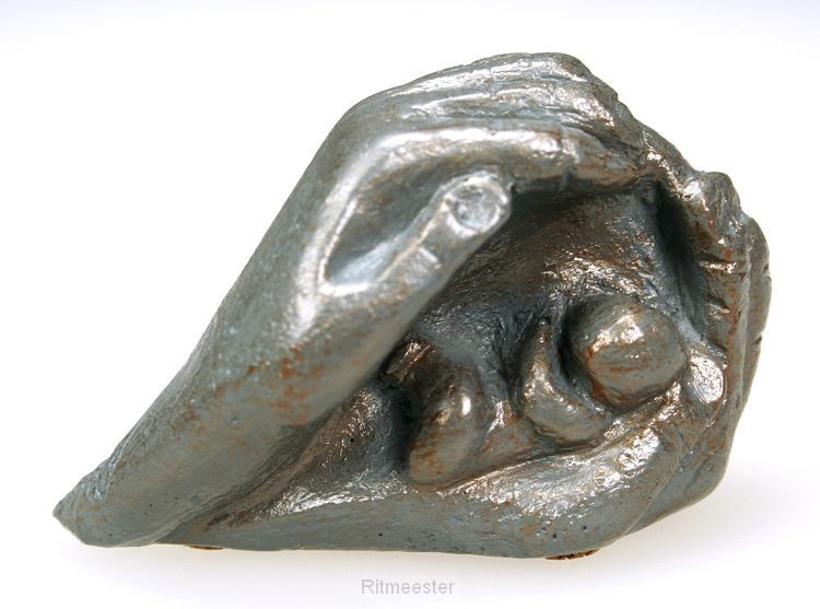 Beeld 712E baby in 2 handen 10cm blauw