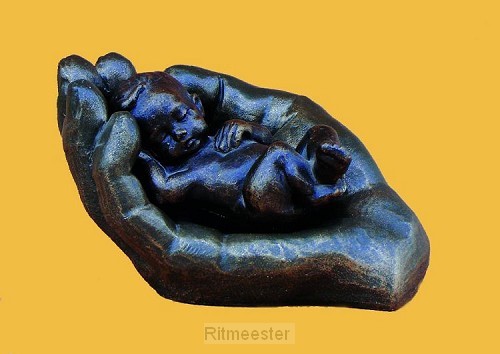 Beeld 2625.20 2624.20 baby in hand los