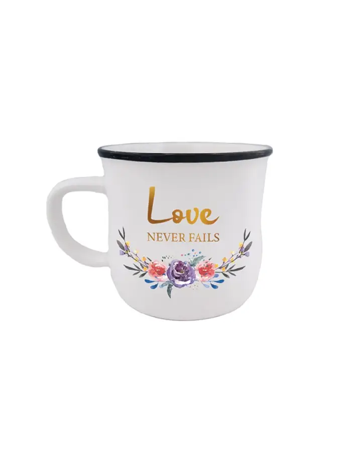 Mug gold wording Love never fails