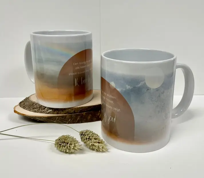 Mok groot: Een boog in de wolken